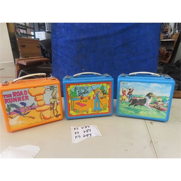 3 Plastic Lunch Kits; 1) Road Runner - Thermos, 1) Barbie 1972 - Mattel, 1) i believe - Lassie - The