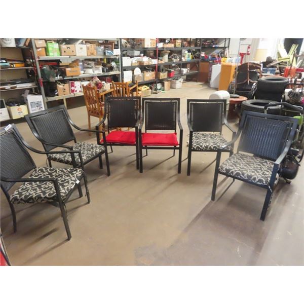 6 Patio Chairs with Cushions & Table 37" x 61"