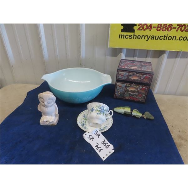 Pyrex Mixing Bowl, Royal Albert, Forget me Not Ornament