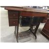 Image 2 : Singer Treadle Sewing Machine