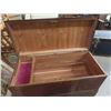 Image 4 : Cedar Chest with Bottom Drawer - Needs a Clean 25" x 41" x 19"