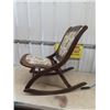 Image 4 : Folding Rocker with Tapestry