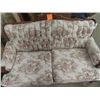 Image 5 : 3 pc Provincial Living Room Suite - Very Good Clean Condition