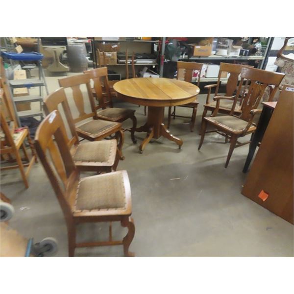 1/4 Cut Oak Table 42 " Wide with 25.5" Leaf & 6 Matching Chairs