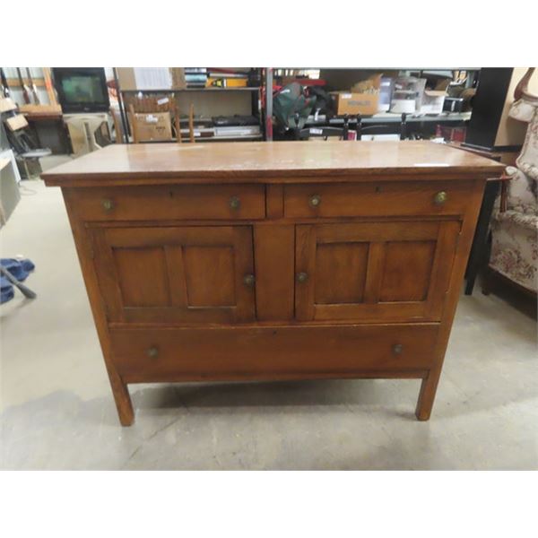 1/4 Cut Oak Buffet 39" x 50" x 21"