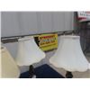 Image 4 : 3 Table Top Lamps - 2 Matching