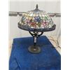 Image 3 : Table Top Lamp with Stained Glass Shade