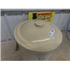 Image 2 : Medalta 10 Gal Crck with Lid
