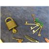 Image 2 : Pocket Knives, Key Chains, Skeleton Keys, Padlock with Key