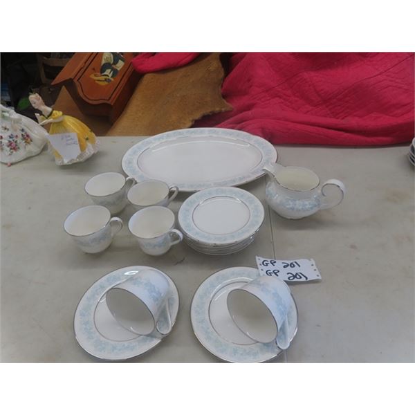 Royal Doulton Meadow Mist 17pc Place Setting