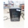 Image 1 : Magic Chef 6 Bottle Wine Cooler - Works