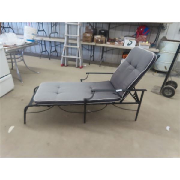 Lounge Yard Chair with Cushion