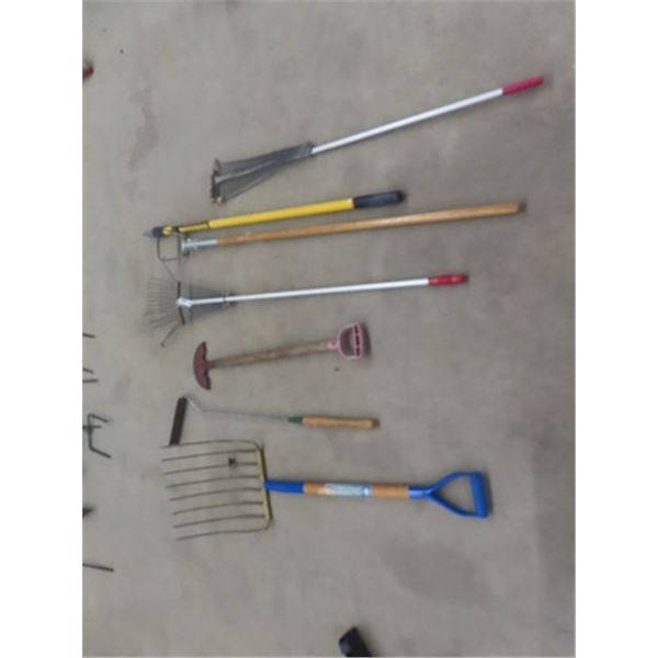 7 Hand Yard Tools; Forks, Extension Pole, Rakes, Edger, Grasswhip