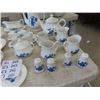 Image 2 : 180 Pc Place Setting Wedgewood Blue Rose