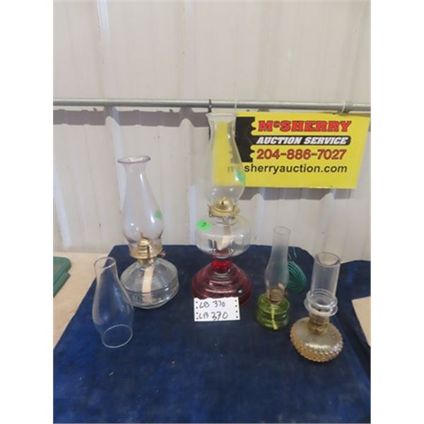 4 Coal Oil Lamps & Extra Chimney