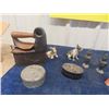 Image 3 : 2 Irons - 1 Coal, Trinket Dish, Ornaments