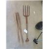 Image 3 : Golf Caddy, Potato Fork & 2 Baseball Bats