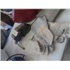 Image 4 : Welding Helmets, Auto Flash, Welding Gloves, Vice