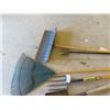 Image 3 : 6 Hand Yard Tools; Rake, Shovel, Garden Claw, Forks ....