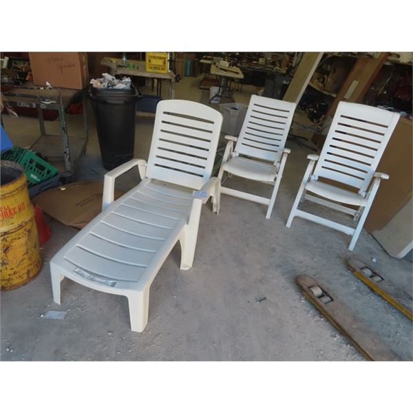 Patio Lounge Chair, 2 Patio Chairs & 4 Cushions