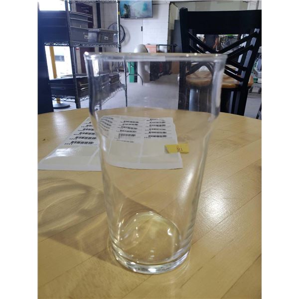 Lot of 24 Glass Beer Pint Glasses