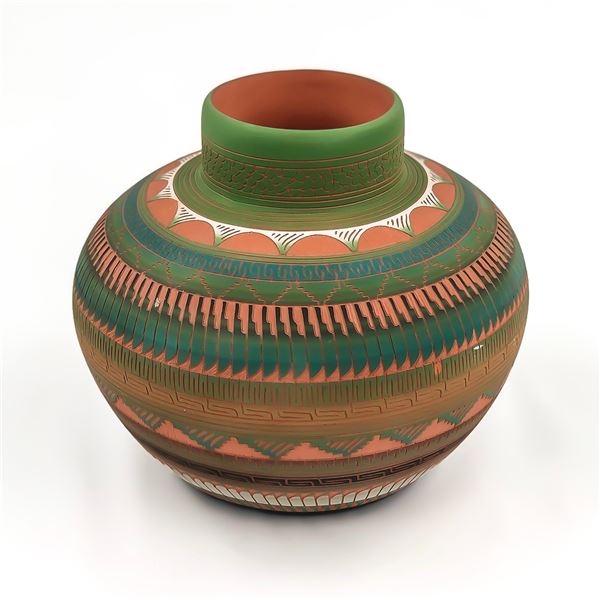 SIGNED HILDA WHITEGOAT NAVAJO POTTERY VASE