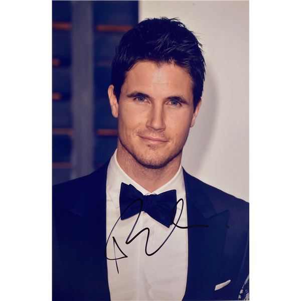 Autograph Signed Robbie Amell Photo