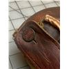 Image 5 : VINTAGE 3 FINGER SPALDING BASEBALL MITT GLOVE