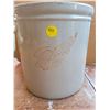 Image 1 : 1 Gallon Redwing open crock - scarce, back has 1 hairline