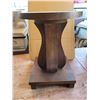 Image 2 : 1/4 cut oak mission style Pedestal 14" tall