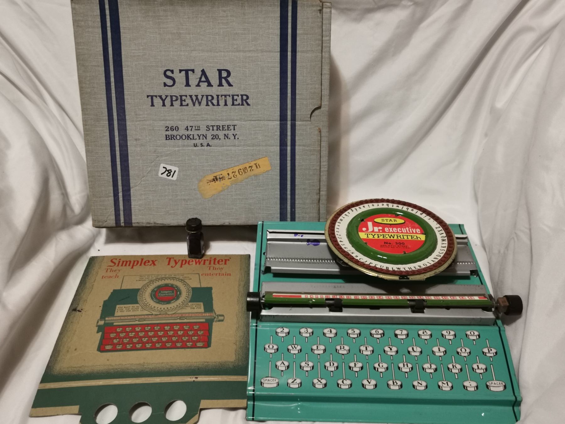 Antique Star Child Jr. Executive typewriter, works