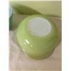 Image 6 : 3 bowls - 2 Pyrex, 1 measuring bowl, 9.5" plate, 9" bowl, 6" bowl