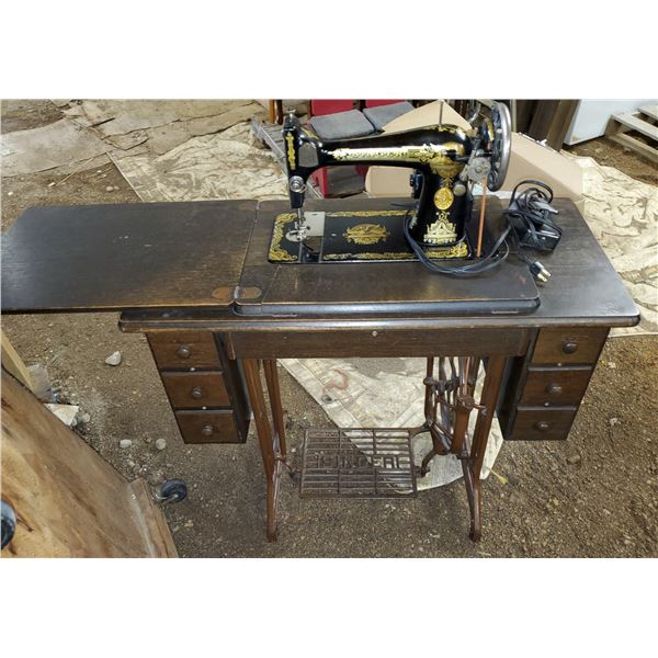 Singer sewing machine in cabinet JA724581