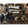 Image 5 : Singer sewing machine in cabinet JA724581