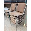 Image 2 : 10 metal cushioned chairs.
