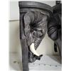 Image 3 : 2 elephant head wall shelves.