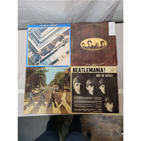 4 Beatles LP's - Vinyl, in excellent shape