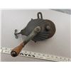 Image 2 : Hand crank vintage sharpener