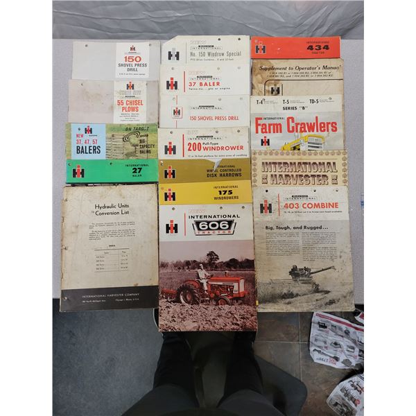 17 Vintage IH Internationa Harvester literature/tractor info