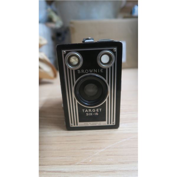 Vintage KODAK Brownie target six-16 camera