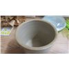 Image 2 : 1 gal crock- chip on side, "14 cups"