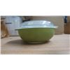 Image 3 : Pyrex 2 qt casserole dish with lid, green