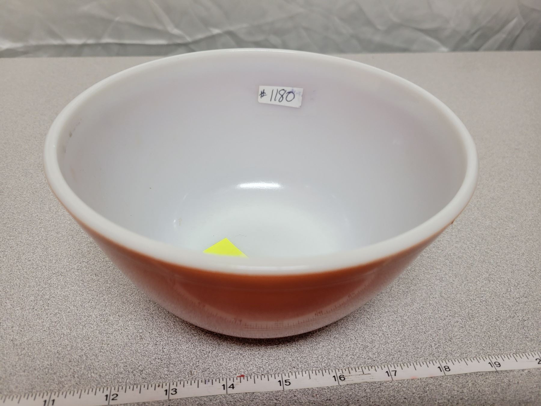 Pyrex bowl “Wheat” pattern 1.2 litre, 1978 - Schmalz Auctions