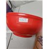 Image 4 : Red Universal Cambridge bowl, USA