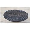 Image 8 : 2lb cheese crate & metal "remove shoes" sign