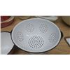 Image 2 : 1 - 8" enamel strainer, 2 enamel bowls