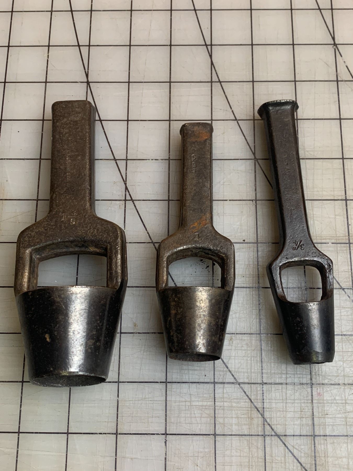Poinçon à œillet 4mm Pour Cuir & Tissu - Outil Professionnel Pose De Rivets Et œillets - Idéal Sacs, Vêtements, Rideaux