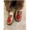 Image 2 : VINTAGE BEADED MUKLUKS