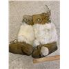 Image 4 : VINTAGE BEADED MUKLUKS