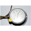 Image 2 : Vintage Temperature Gauge